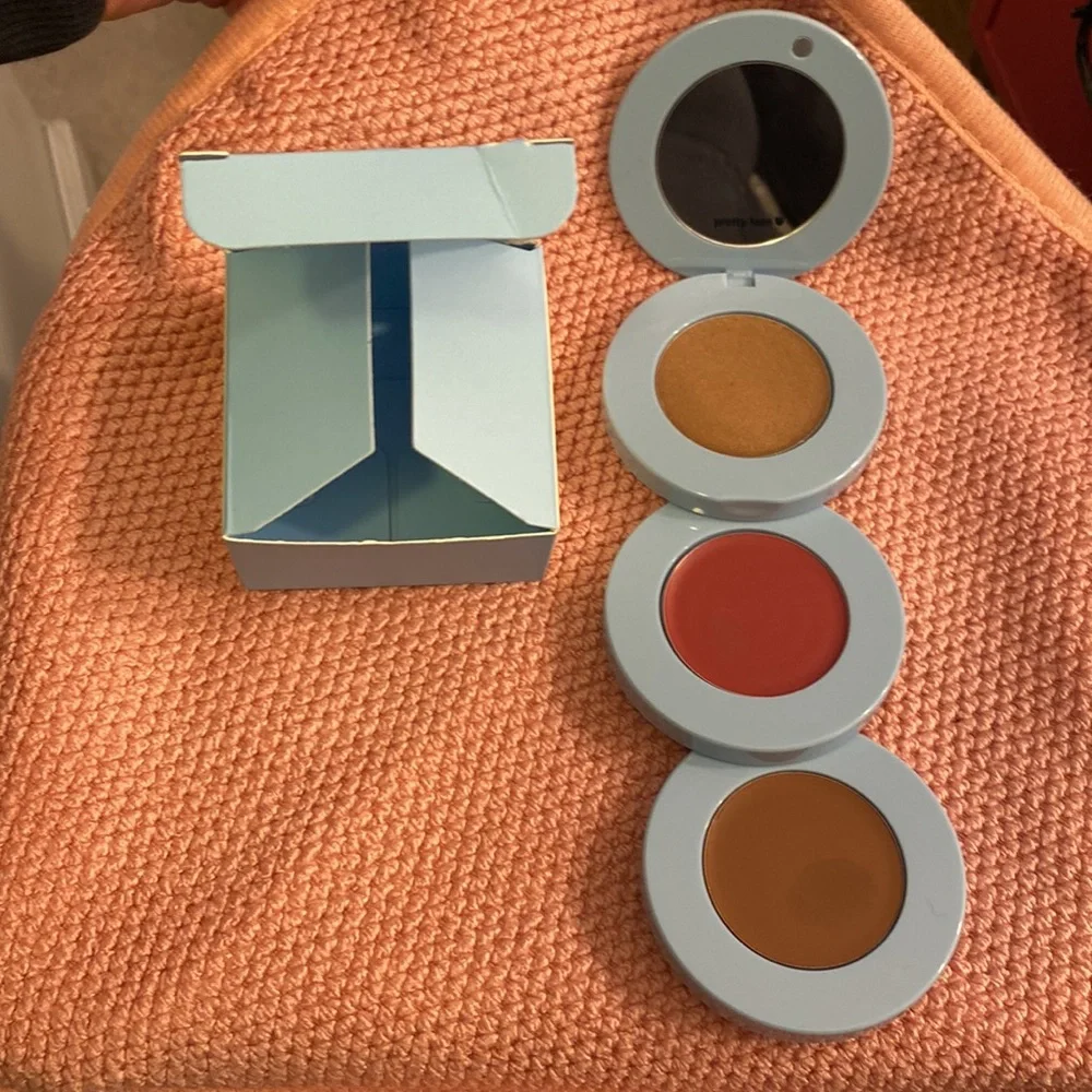 Alleyoop multi use face stacker, three cream shades